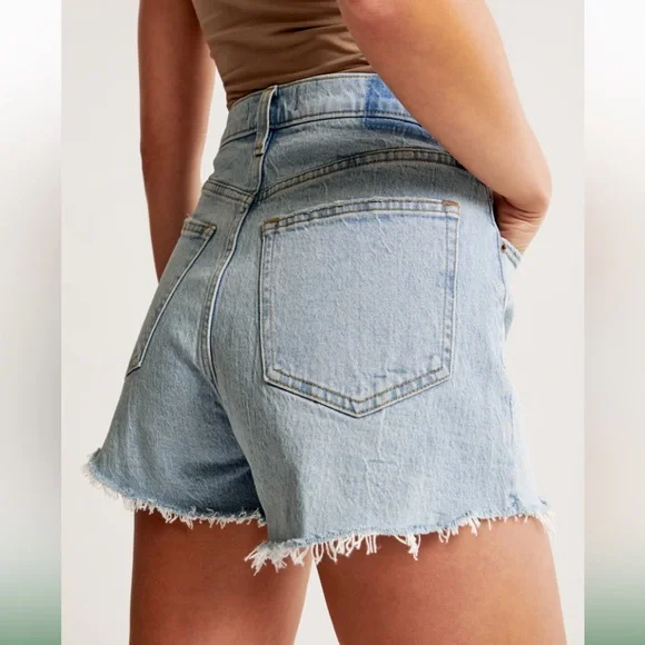 Abercrombie & Fitch The 90’s Straight Ultra High Rise Jean Shorts - Picture 3 of 10
